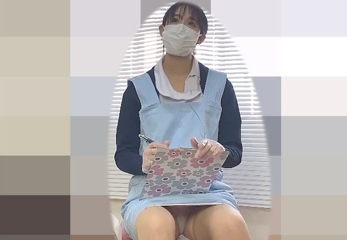 【手撮り特典映像付き】【歯医者内盗撮】【処置中食い込み純白パンもろ２名分】パンスト　看護師パンチラ　逆さ撮　生足状態　処置中大開脚　ショーツの刺繍まで丸見え　話しかけ股が開くパンチラ