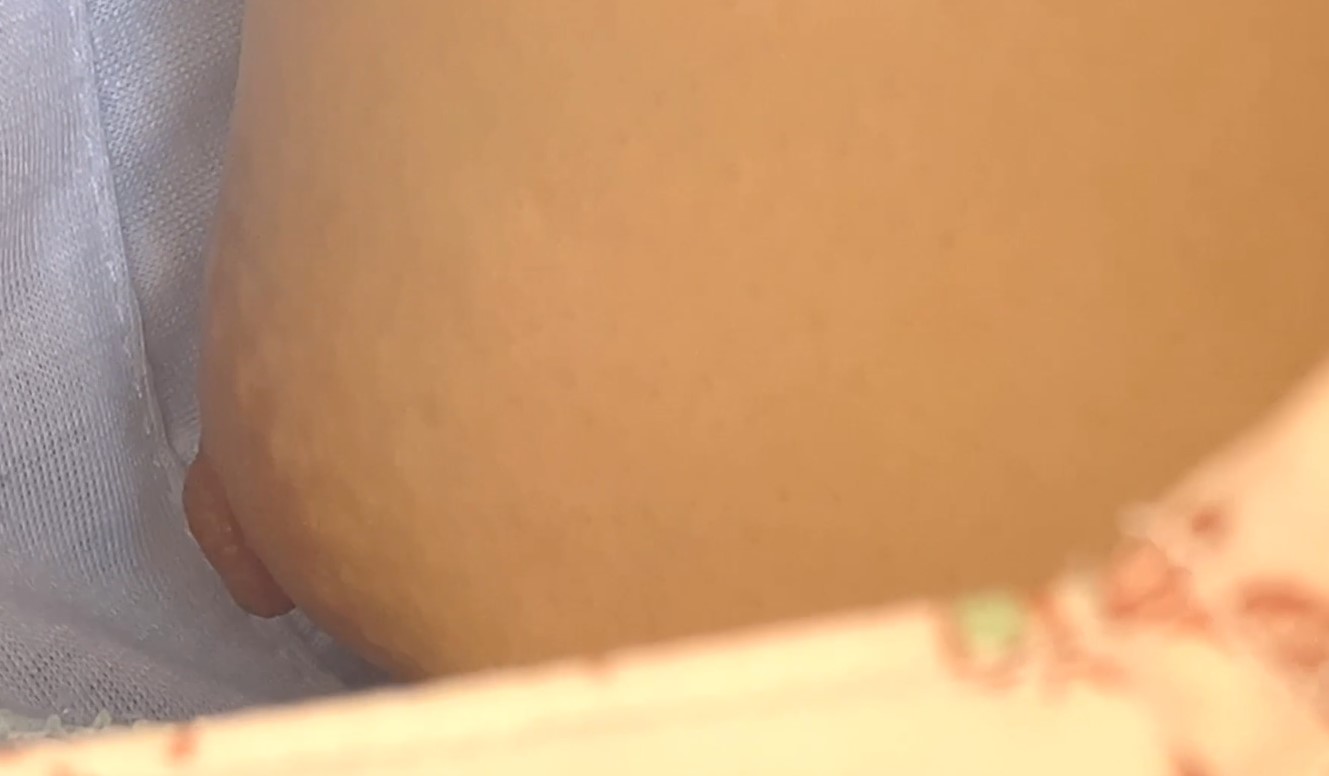 【！！神アングル！！】《激かわ癒し系JDの鮮やかすぎる筒抜けローアングル》《マイクロカメラ内蔵万歩計》　machikado　インタビューパンチラ　胸チラ　勝負下着　逆さ撮