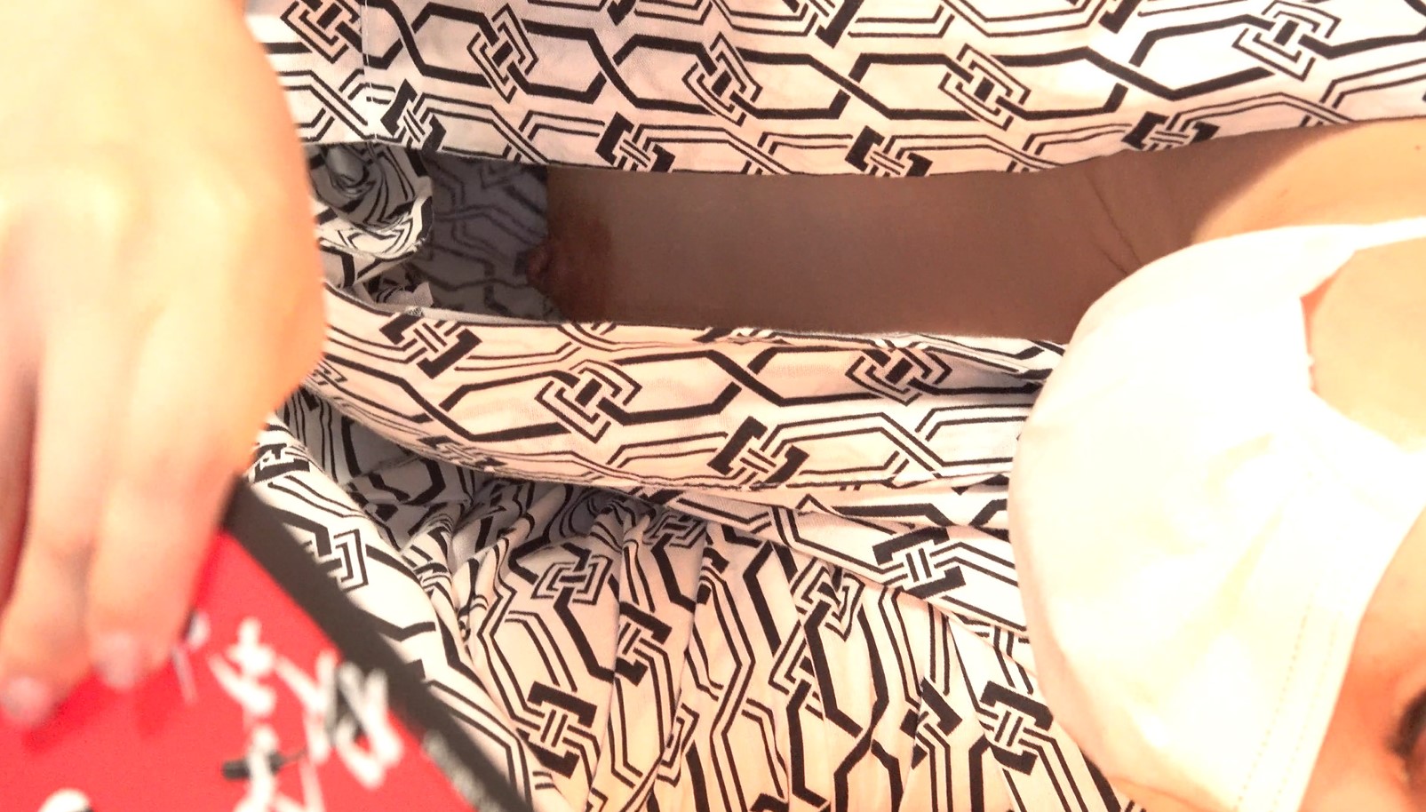 温泉施設でよく見る光景その８ 足湯旅館　浴衣パンチラ　乳首　浴衣ノーブラ　紐パン　セクシーランジェリー