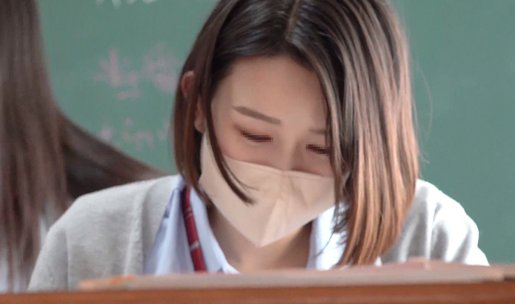 21男子は全員見てました 椅子にひっかかったスカートでパンツ丸見えハプ †終焉の鉤† 教室パンチラ 階段パンチラ 逆さ盗撮 女子高生制服パンチラ