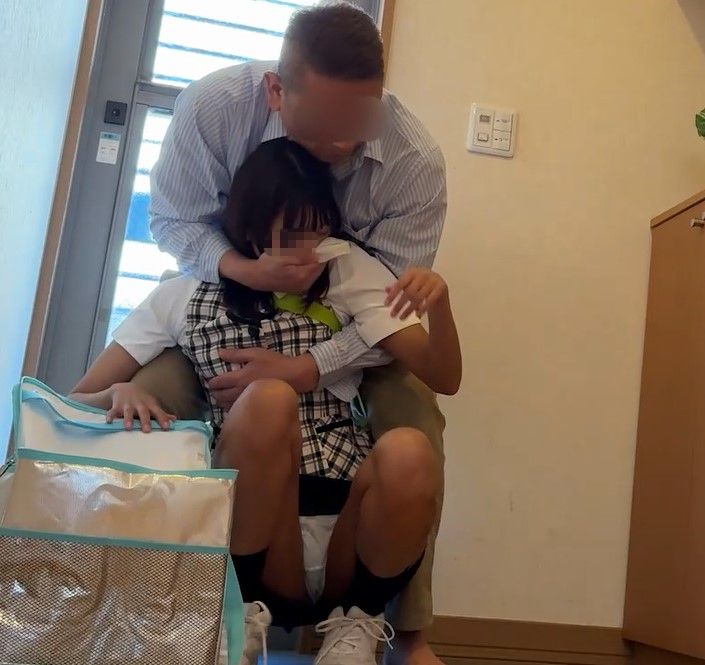 長身美脚のヤク●トレディ Ｎさん 連日ムレムレパンティ隠し撮り 我慢の限界で自宅に連れ込み生マンコ堪能 ジョブ感 ヤクルトレディ　制服パンチラ　会社制服女子