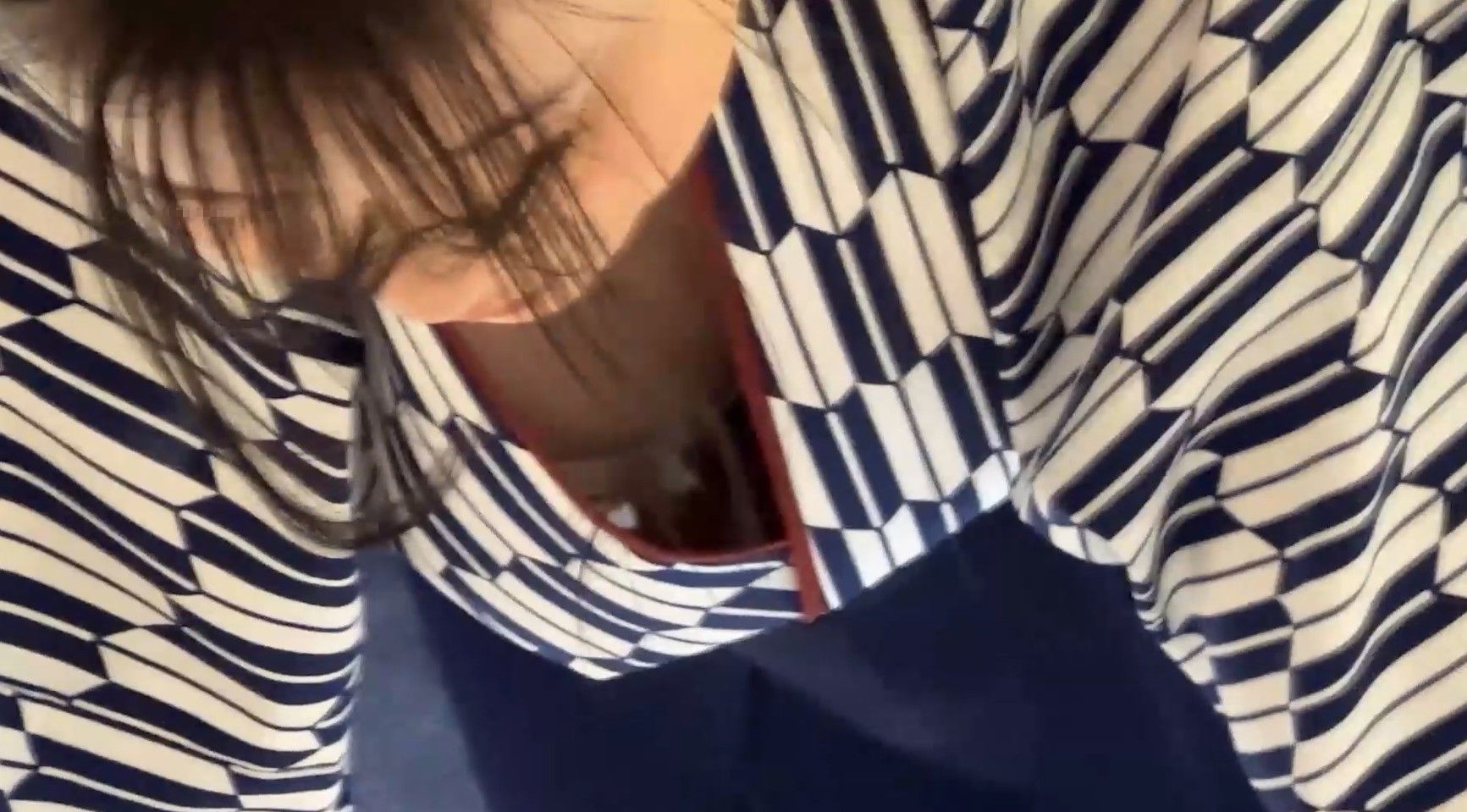 仲居さん4人 仕事中に着物からチラ見えするパンティブラ隠し撮り パルプンテン　着物パンチラ　職場パンチラ　胸チラ　作業大開脚パンチラ