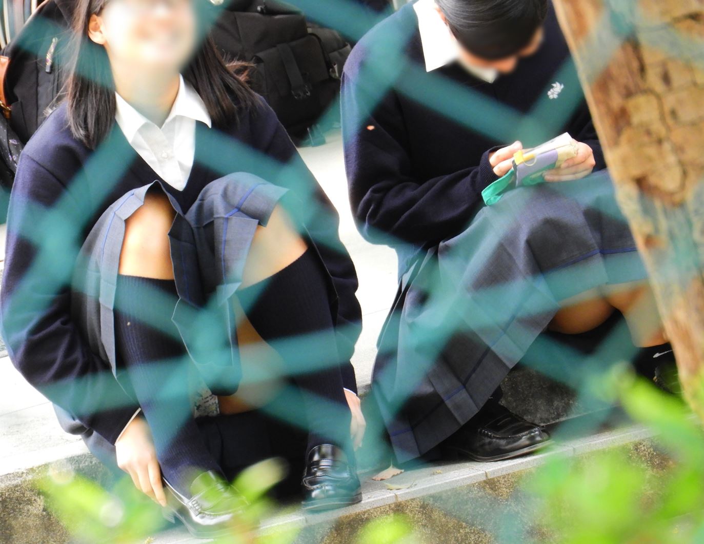 お座りJKのスカートの中 つくね　体育座りパンチラ　観戦パンチラ　制服パンチラ　弓道女子　