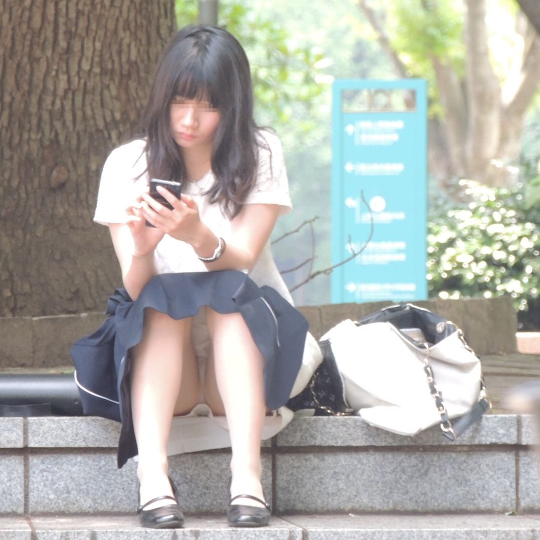 【再販】お座りお姉さん発見！！（ＦＨＤ）大変です！！パンツが見えてますよ６９ ＹＵＫＩ　公園パンチラ　石段パンチラ　清楚パンチラ　パンスト　スト越しパンチラ