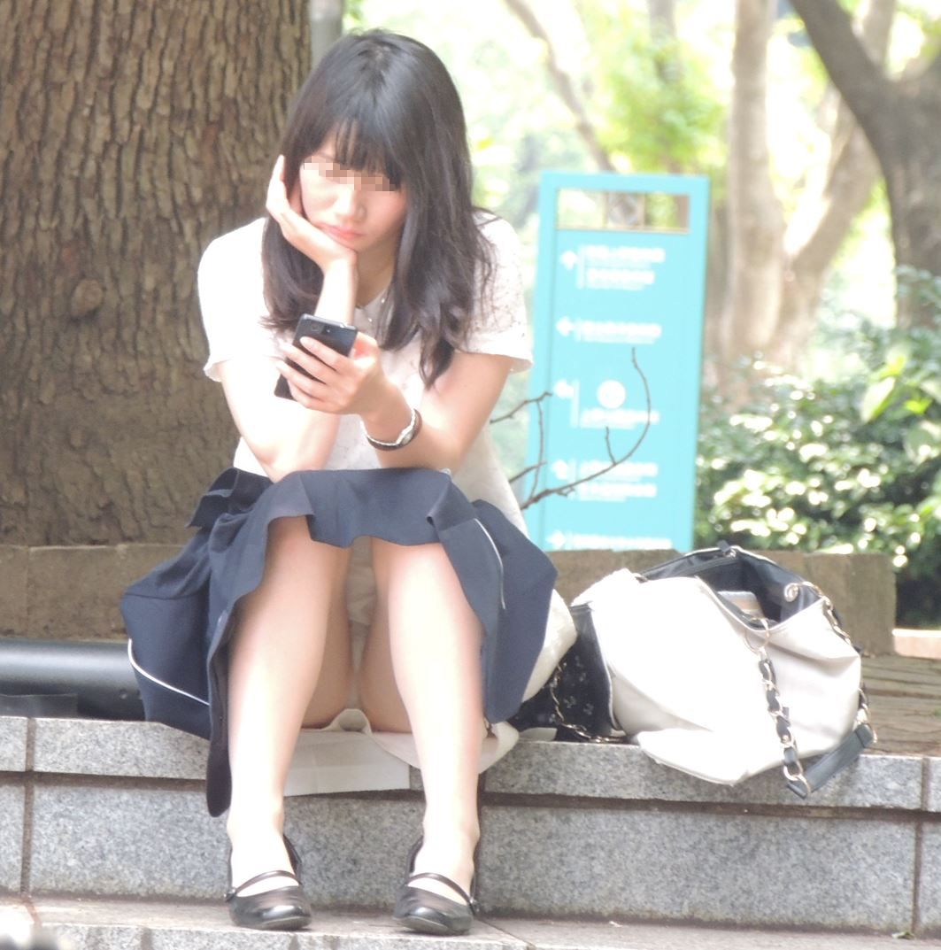 普段パンチラが期待できない清楚系女子の真面目スト越しパンチラ