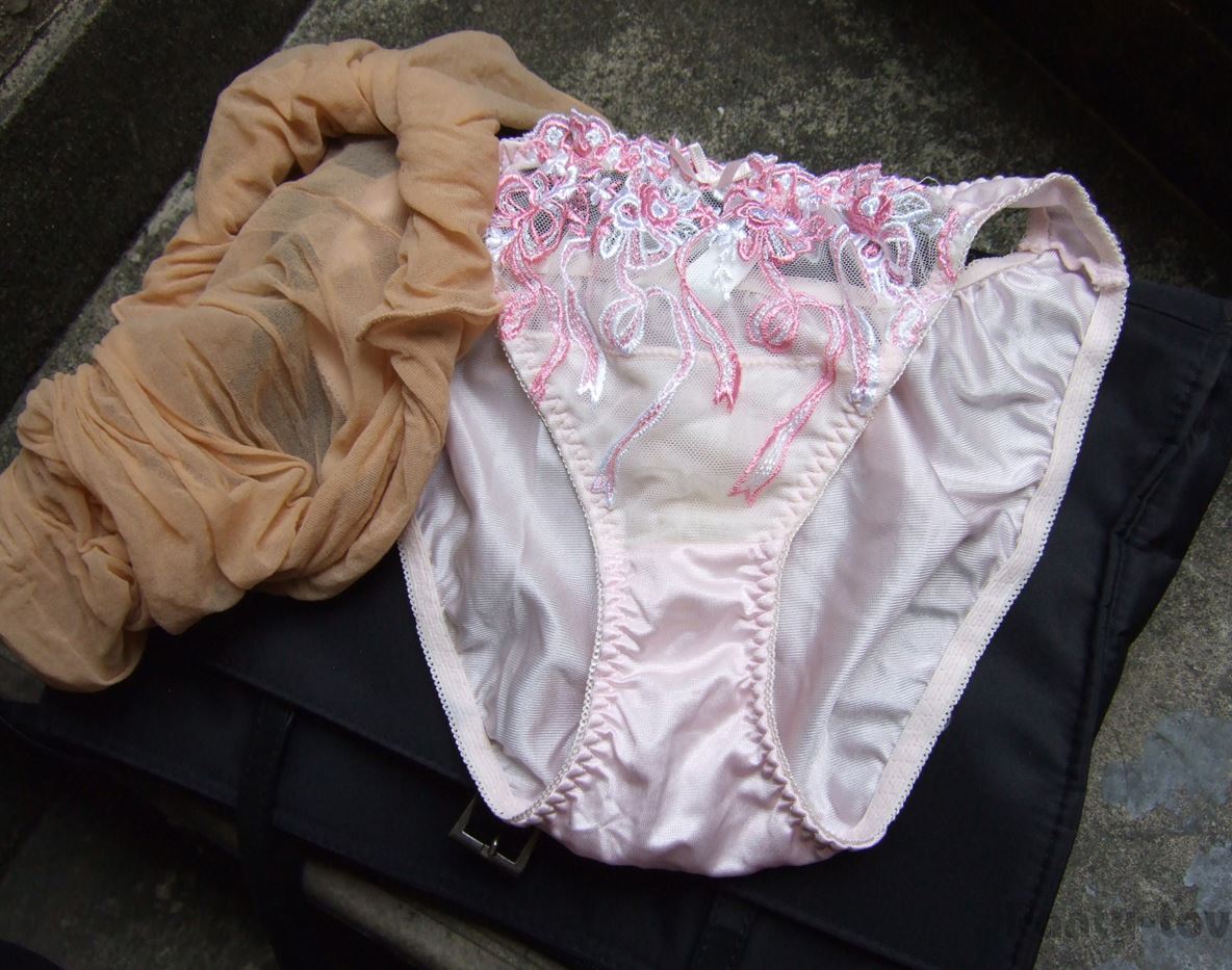 リクルートスーツ娘　ちなつ　【画像181枚】 PANTY-LOVE公式　リクスーパンチラ　ナチュラルストッキング越しパンチラ