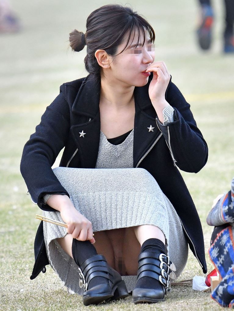 【再販】vol.575：お花見特集：なんで履いてないの？毛がしっかり見えちゃってるし、それに・・・　こりゃ凄いね！ビックリだねっ！！他、　ヤスジ♪　ノーパンパンチラ　飲酒パンチラ　お花見パンチラ　ワンピパンチラ